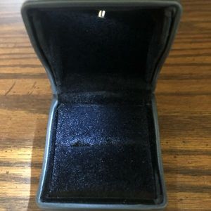 Illuminating ring case